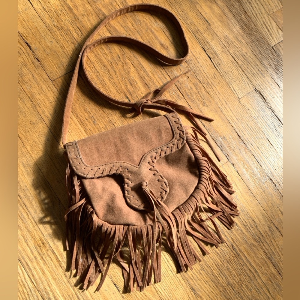 Genuine 1970’s Fringed Tan Suede Bag. In excellent condition. Nice handy size.🤎